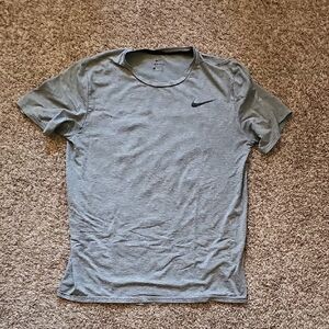 Nike Men's Gray T-Shirt